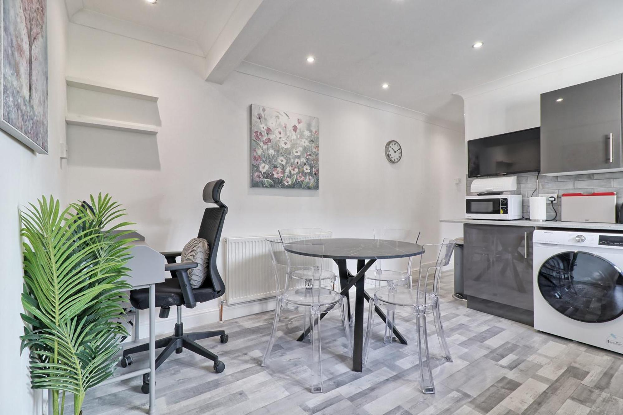Lavish - Small-med Dog Ok Apartment *
