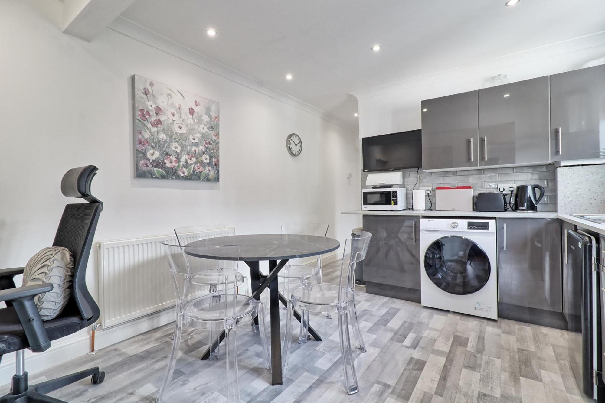 Lavish - Small-med Dog Ok Apartment *
