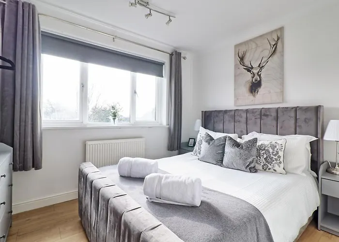 Lavish Rayleigh Apartment - Small-Med Dog Ok