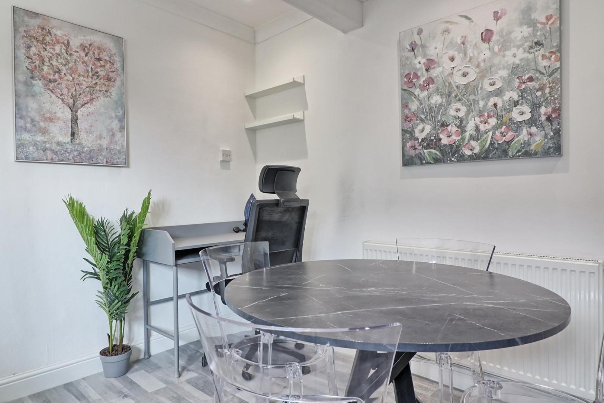 Apartment Lavish - Small-med Dog Ok